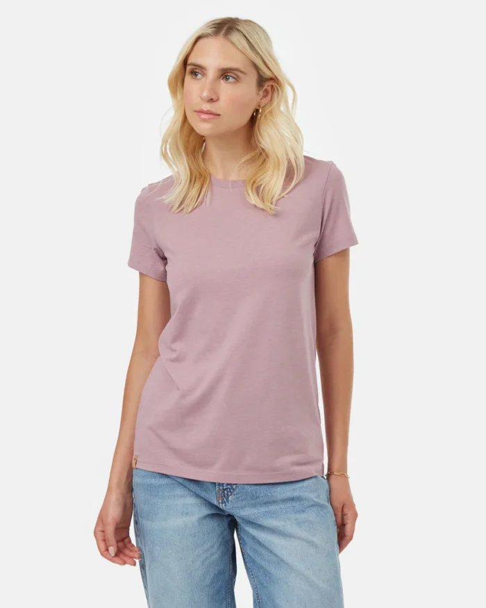 Treeblend classic női póló liliom színben modellen - elölről