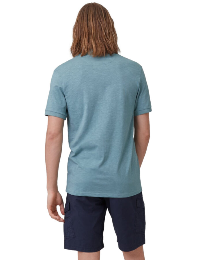 Jack's Base ingnyakú O'Neill férfi póló arctic kék színben modellen hátulról