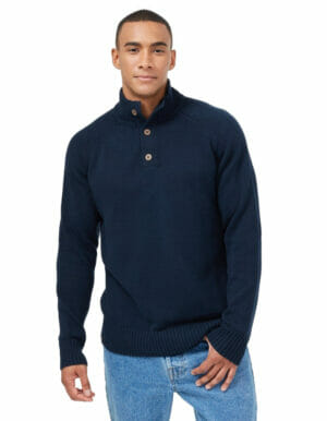 Highline kötött férfi pulóver modellen, sötétkék