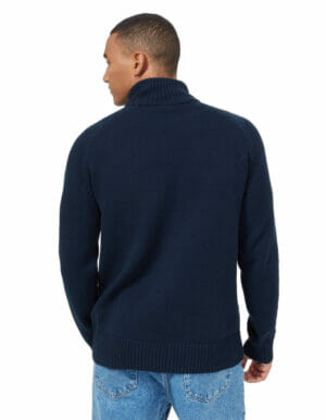Highline férfi kötött pulóver modellen, sötétkék, hátulról