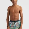 Scallop Ocean férfi úszónadrág modellen, szemből