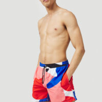 Beam férfi boardshort modellen, szemből