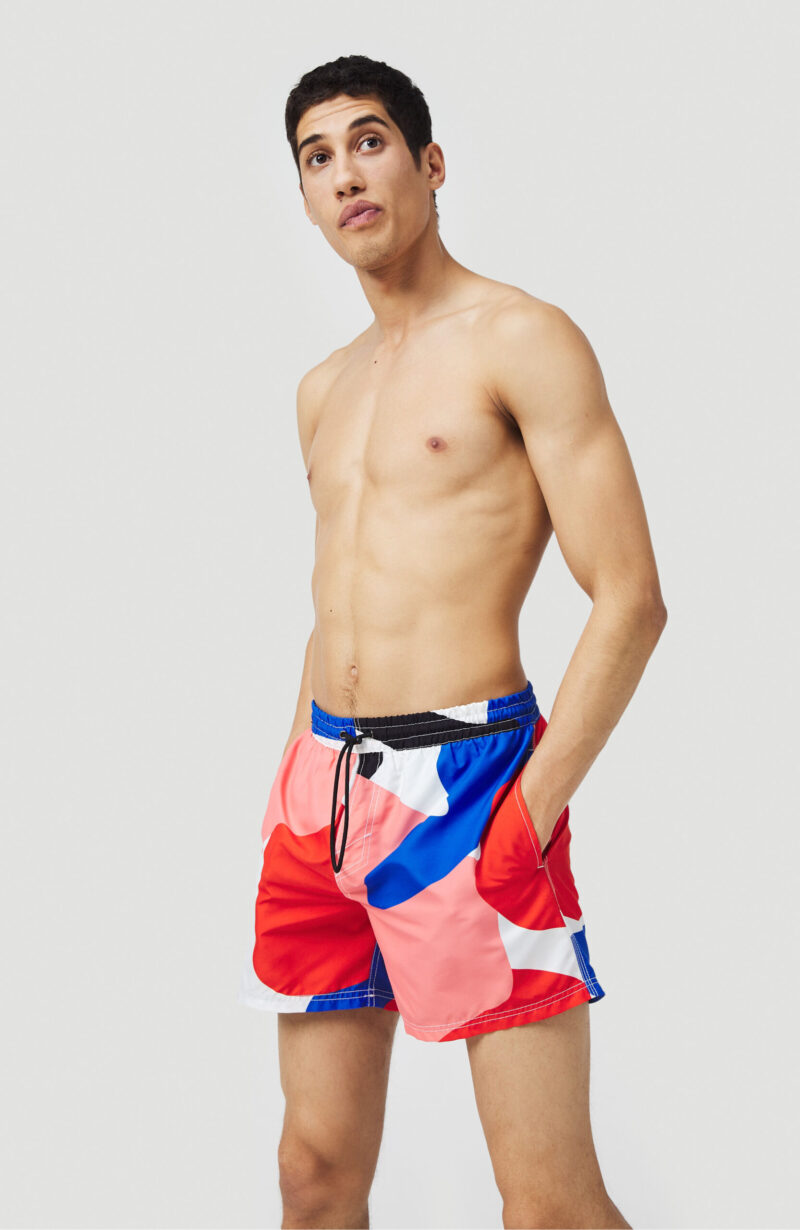 Beam férfi boardshort modellen, szemből