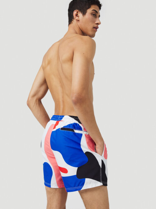 Beam férfi boardshort modellen, oldalról