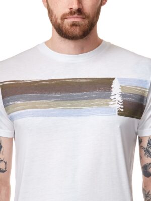 Spruce stripe póló modellen, szemből - közeli