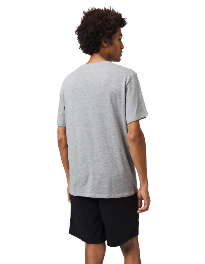 Arrowhead férfi póló modellen szürke színben, hátulról