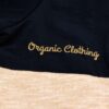 Chambers pulóver kék drapp színnel hímzett "Organic Clothing" felirattal